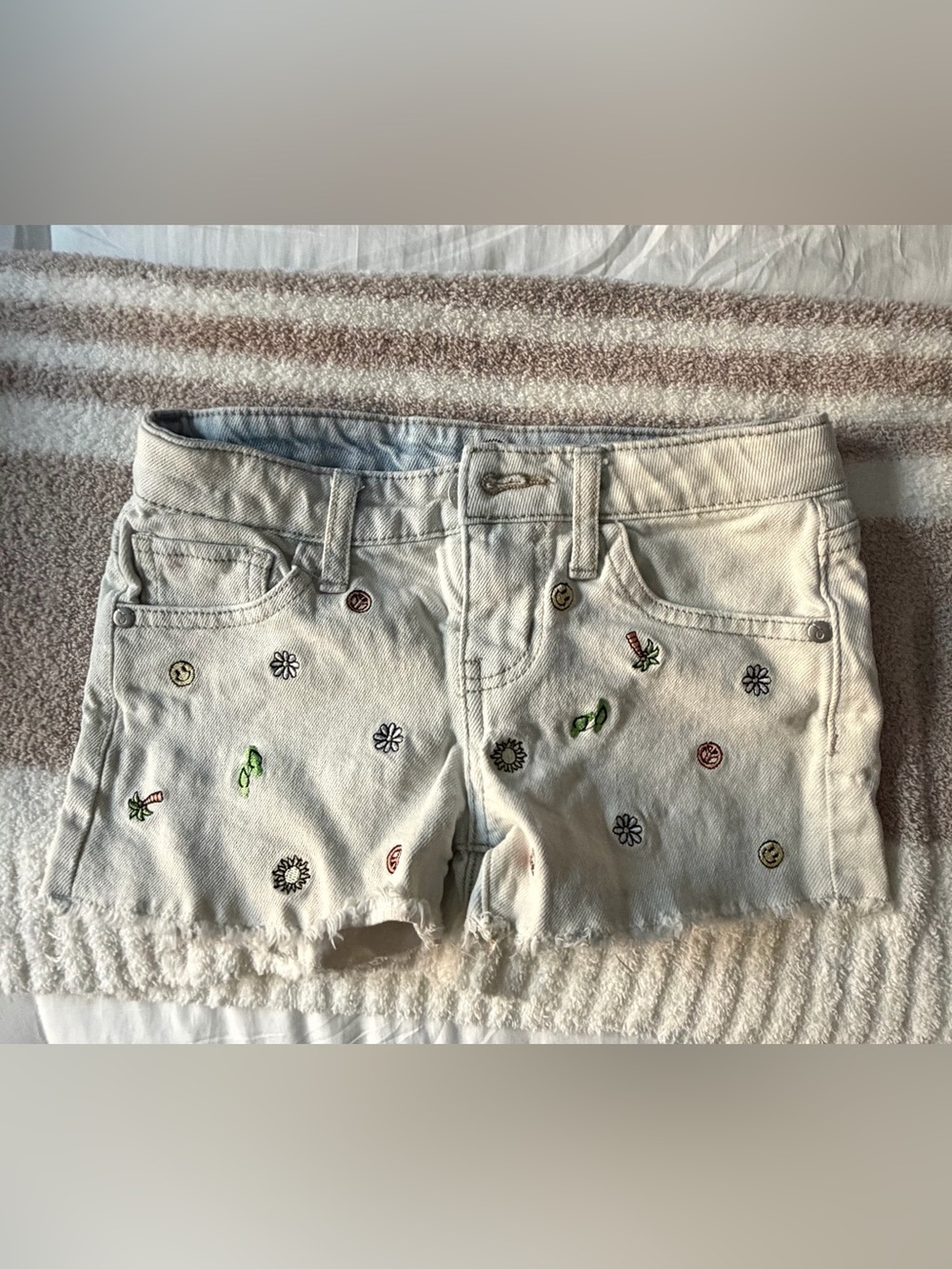 art class Cream Denim Shorts with Multicolor Embroidery